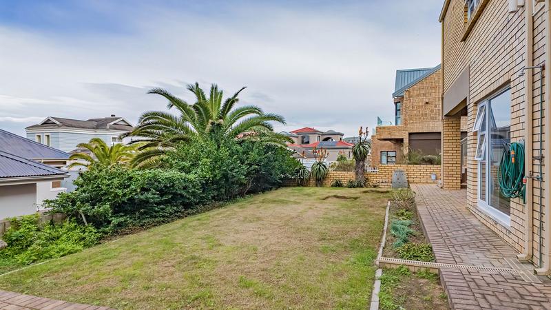9 Bedroom Property for Sale in Outeniqua Strand Western Cape